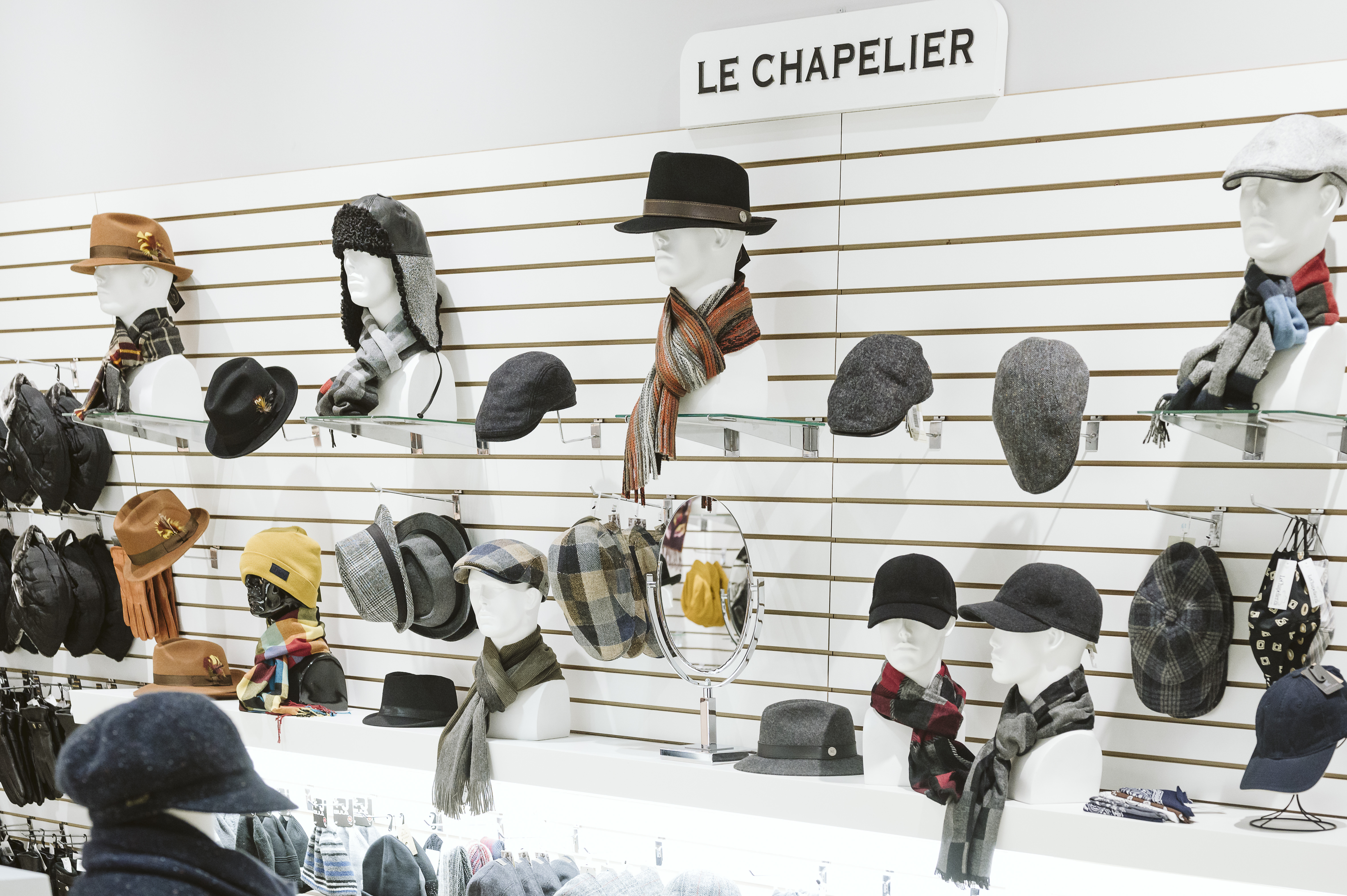 Le Chapelier - Mail Champlain
