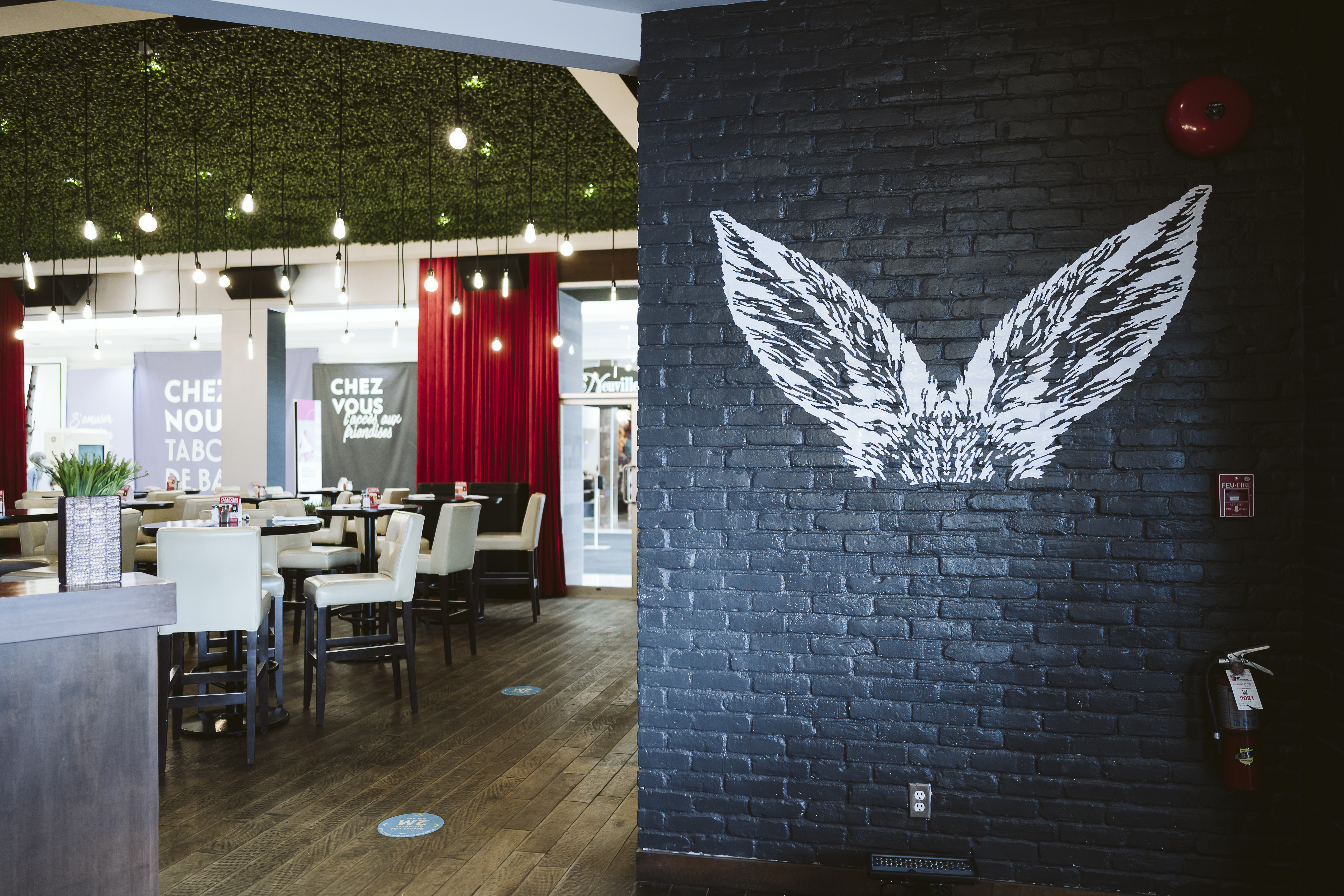 Le White Rabbit  - Mail Champlain