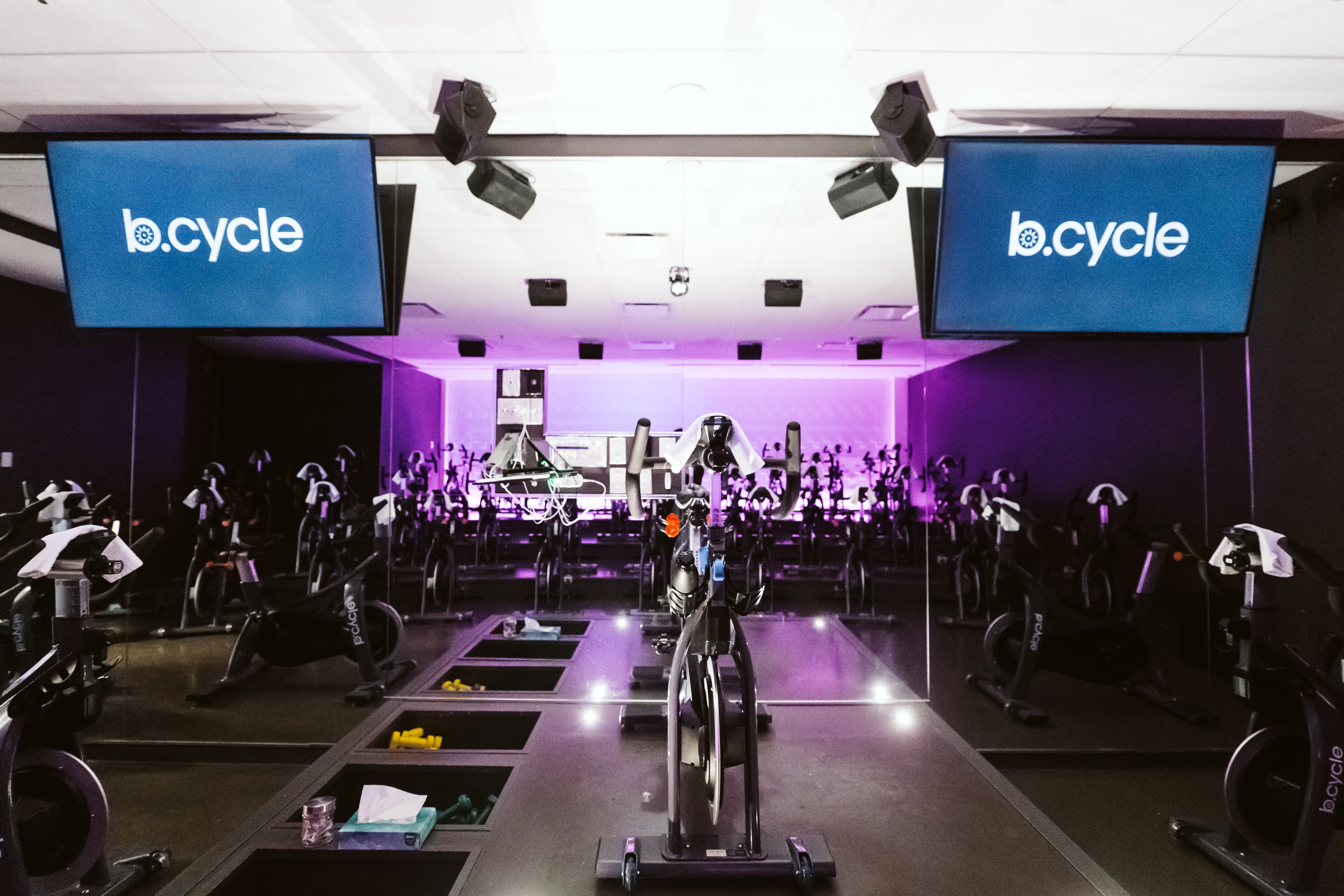 b.cycle - Alexis Nihon