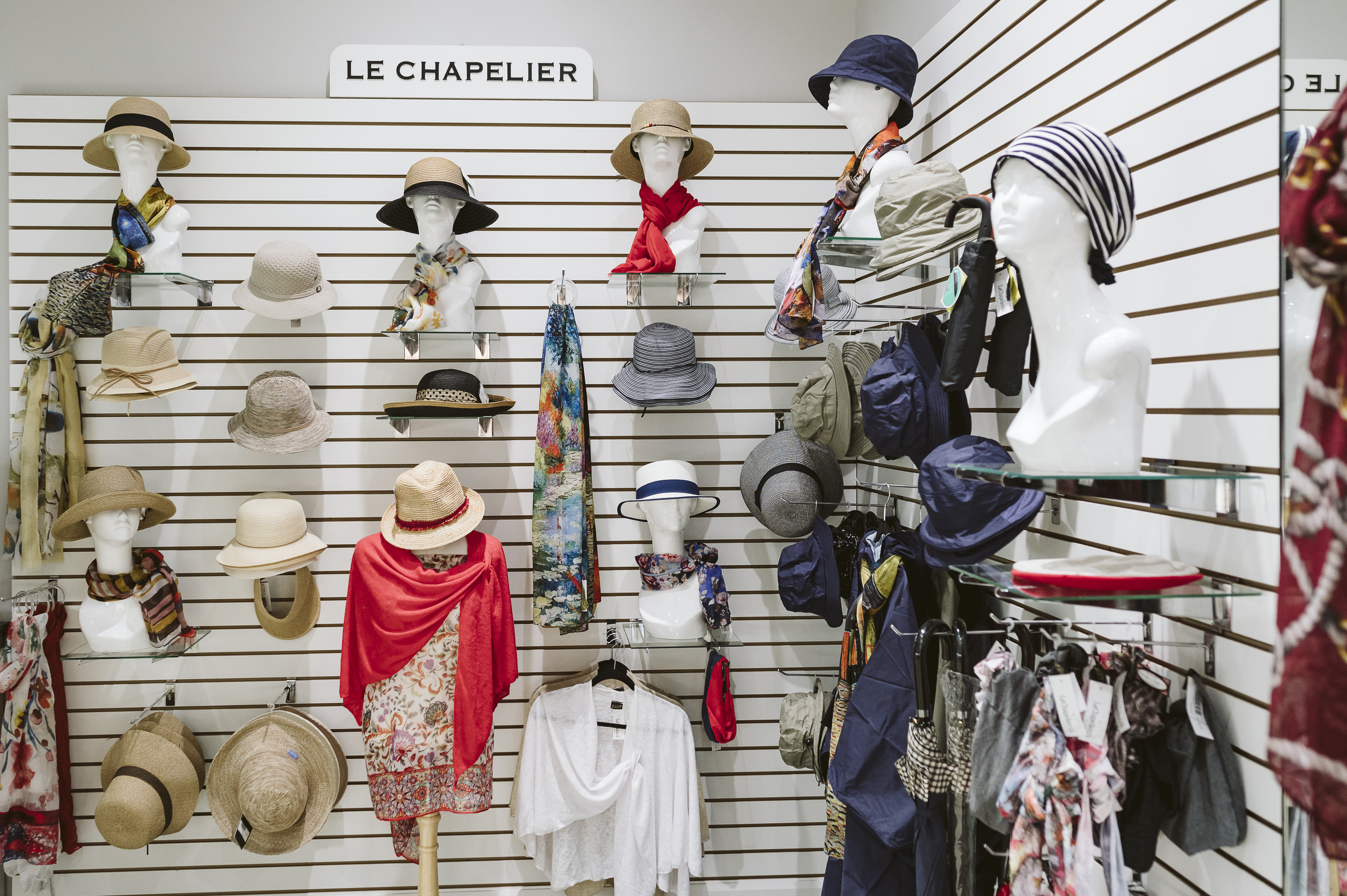Le Chapelier - Mail Champlain