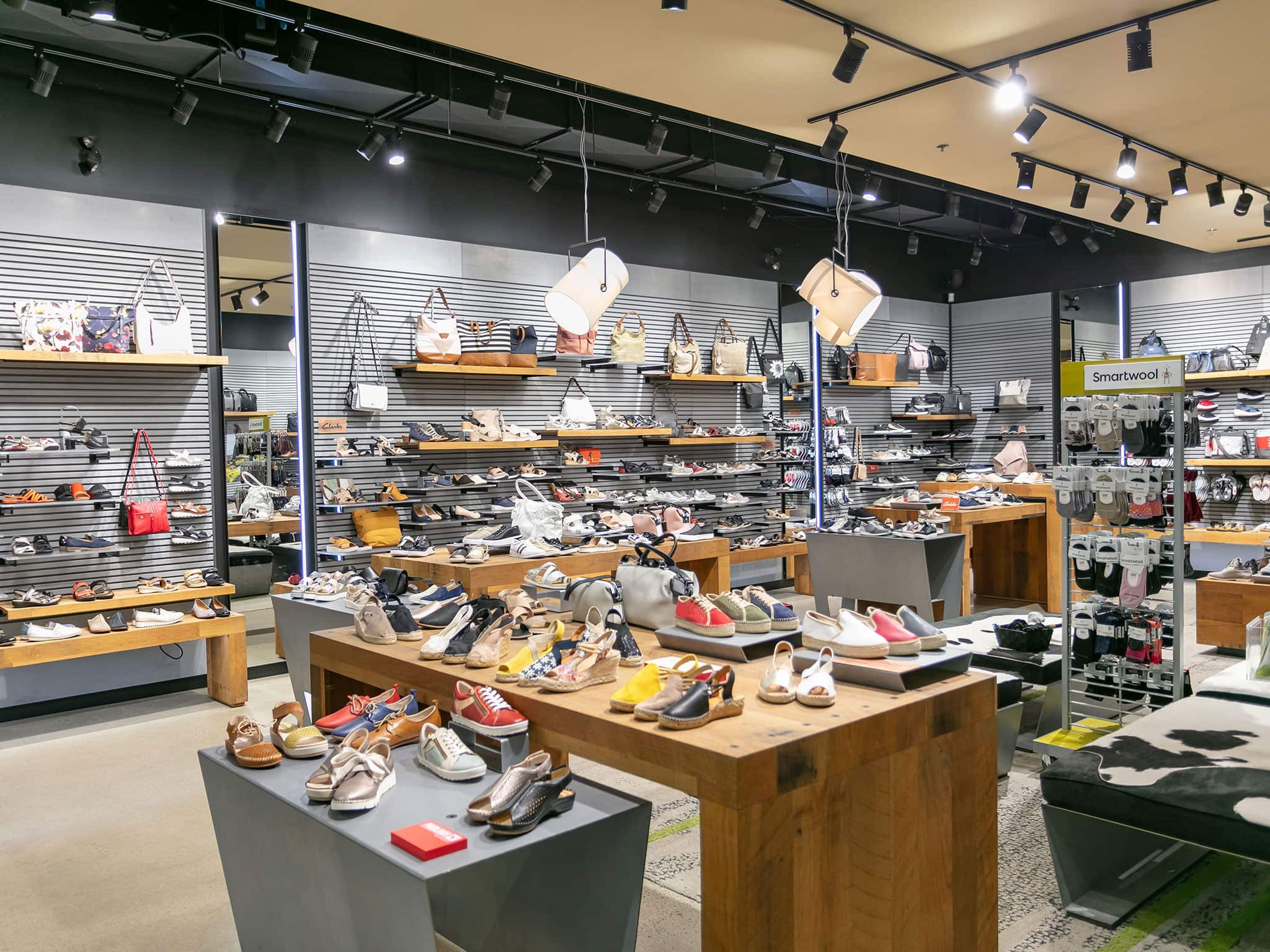 Get Les Pieds Sur Terre La Mode Branchee Et Urbaine Place De La Cite Desktop Wallpaper Free Get Wallpaper Les Pieds Sur Terre La Mode Branchee Et Urbaine Place De La Cite For Android Free