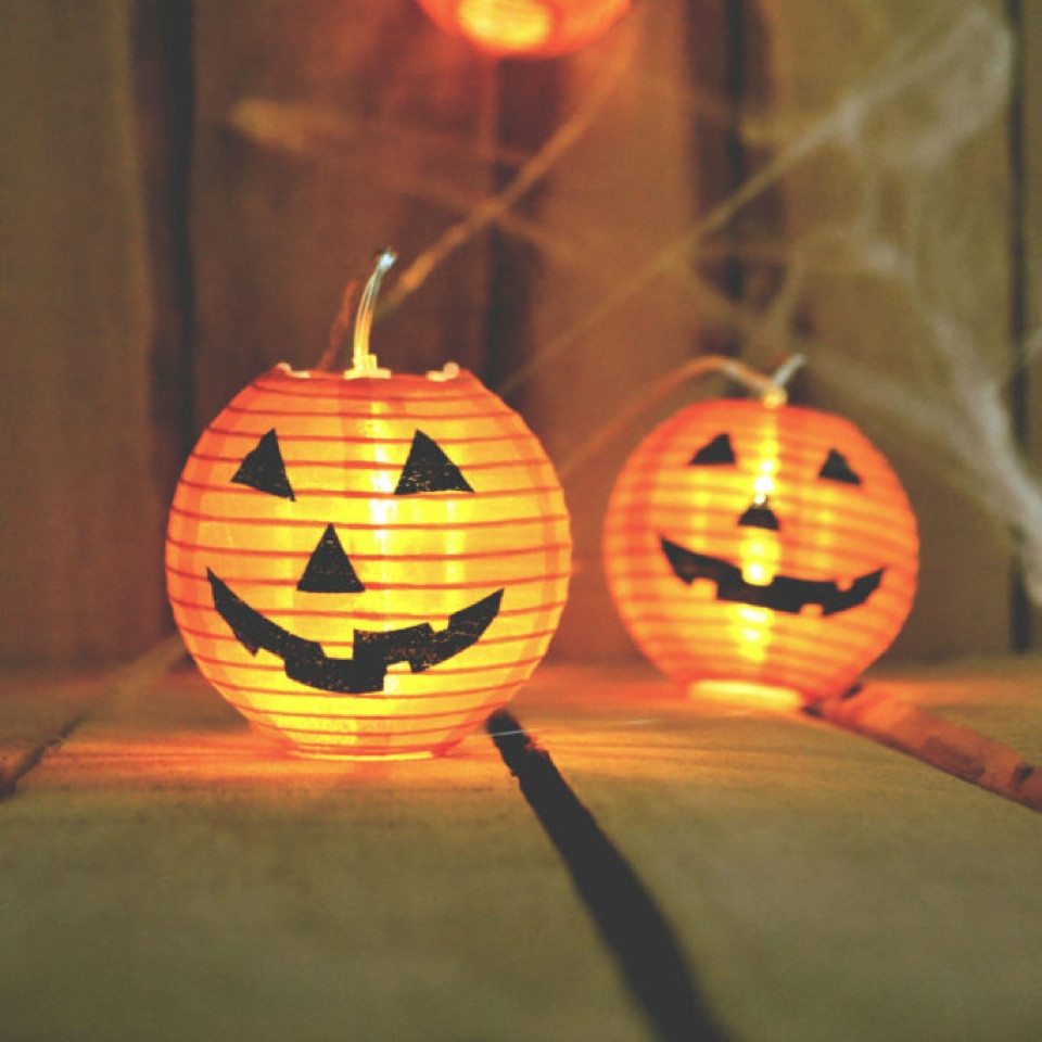 Download Free 9 Symboles D Halloween Qui Font Peur Et Leur Histoire Les Rivieres Free SVG Cut Files.