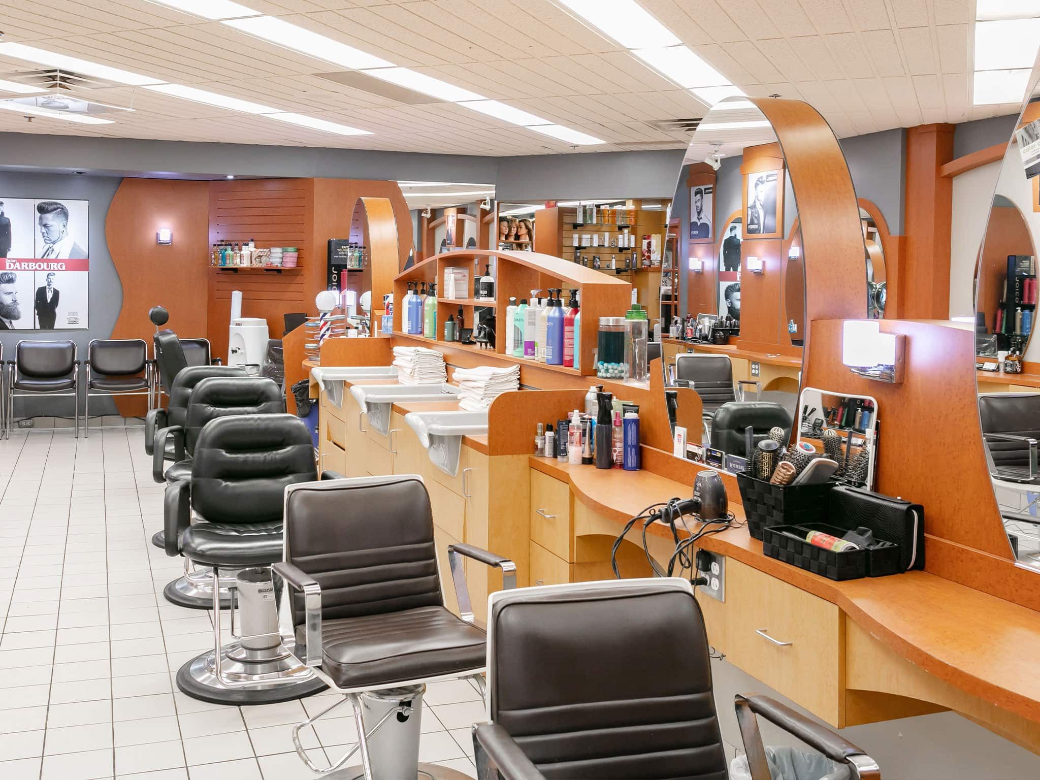 Salon Darbourg Browse Our Selection Of Stores Place De La Cite