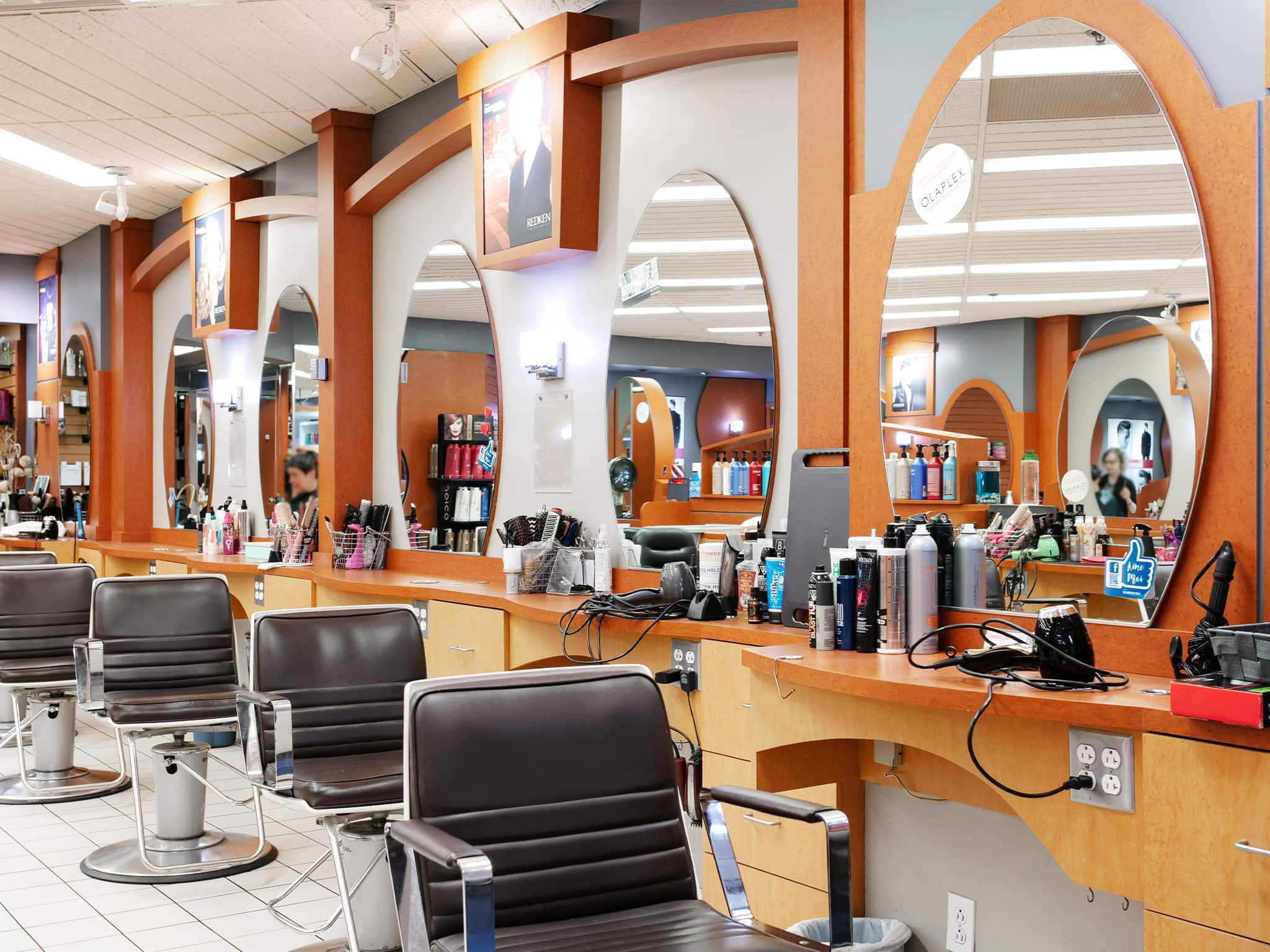 Salon Darbourg Browse Our Selection Of Stores Place De La Cite