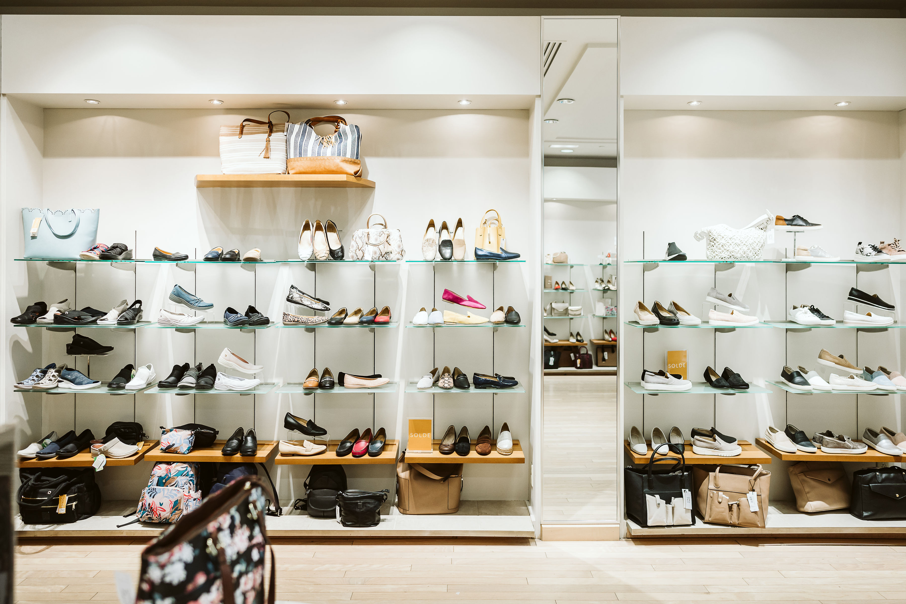 Naturalizer â All Stores â Mail Champlain